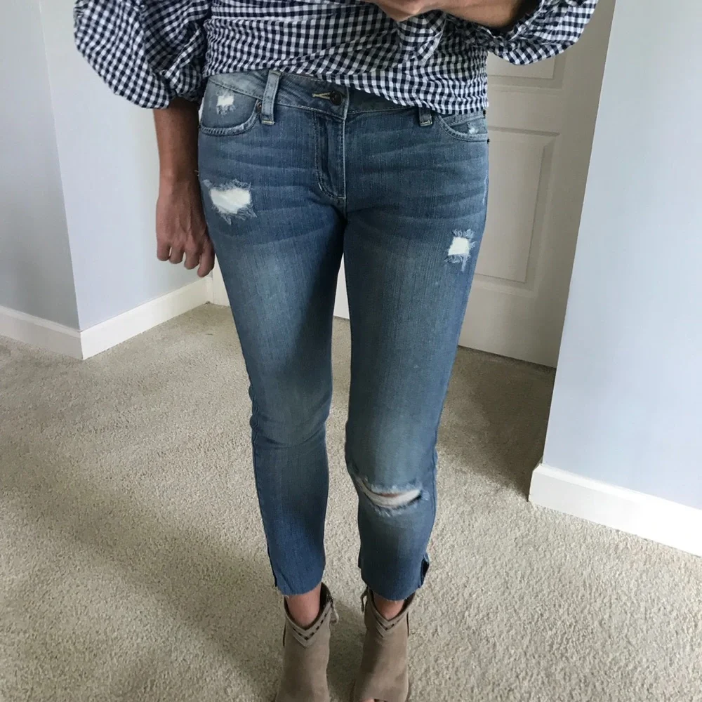 Distressed Ankle Length Jeans - Picture 2 of 8